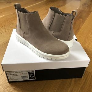 NWT Blondo Waterproof Bootie Gray Suede - 7.5